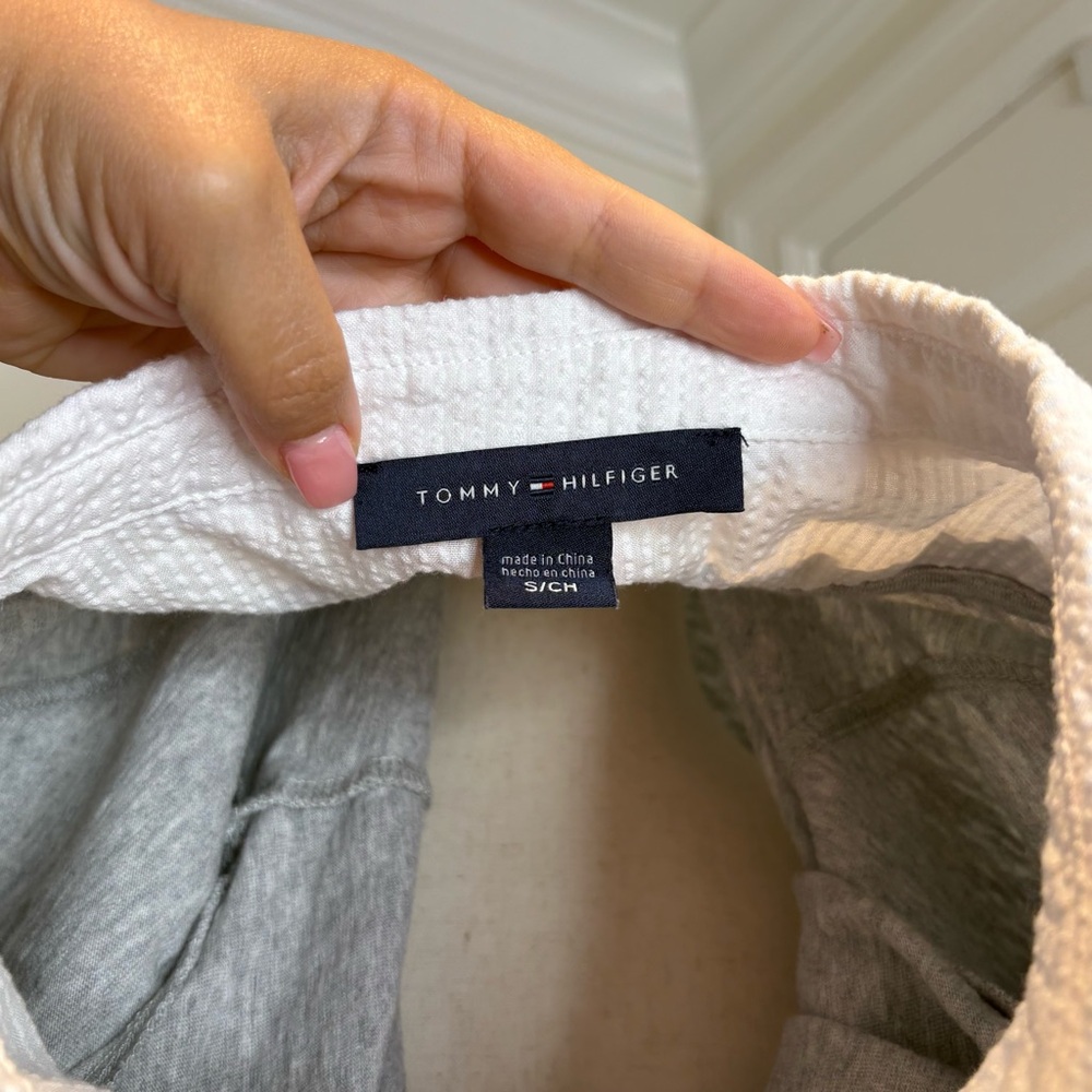 TOMMY HILFIGER Gray and White Collared Sweater - Picture 11 of 14